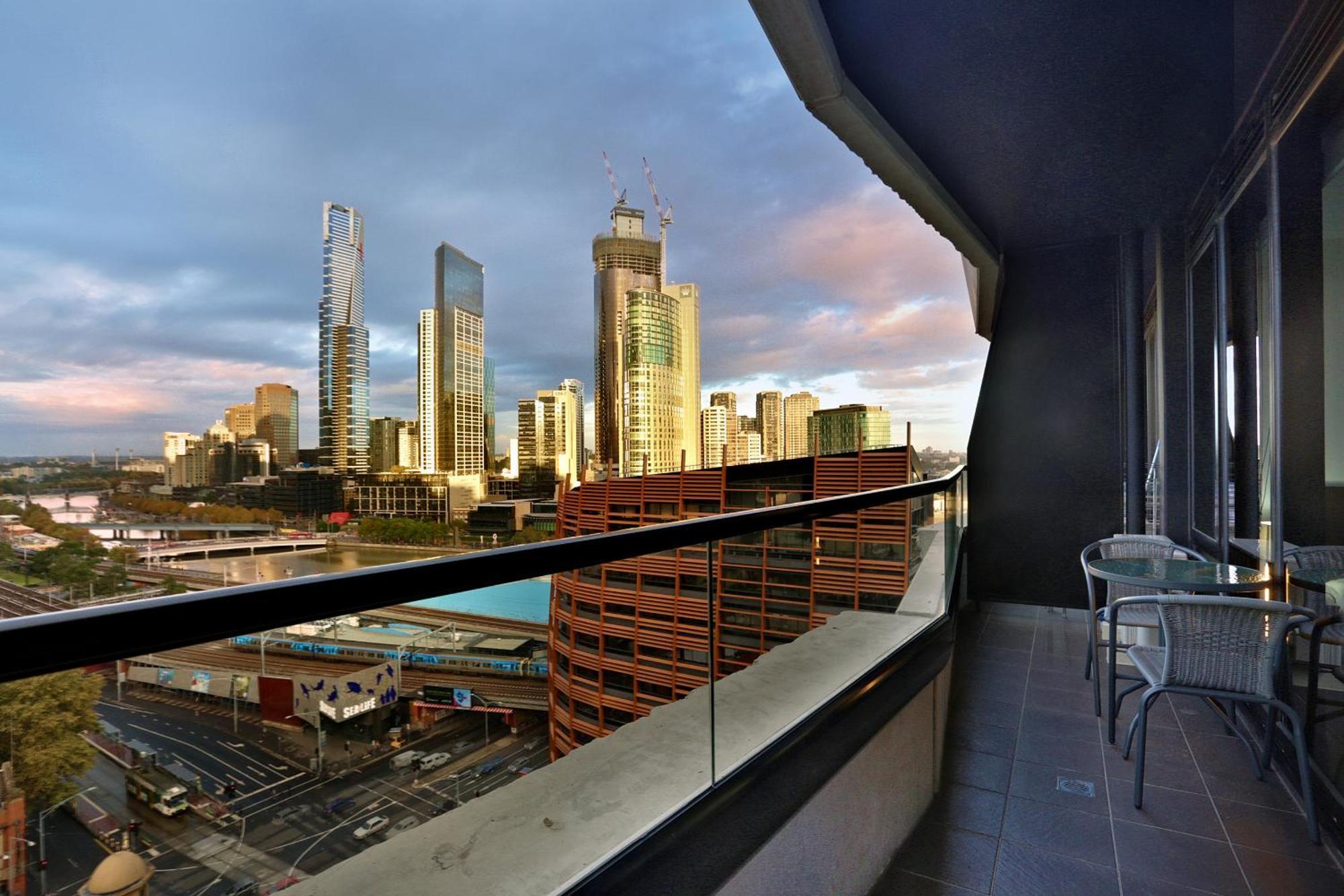 Aura On Flinders Serviced Apartments Melbourne Exteriör bild
